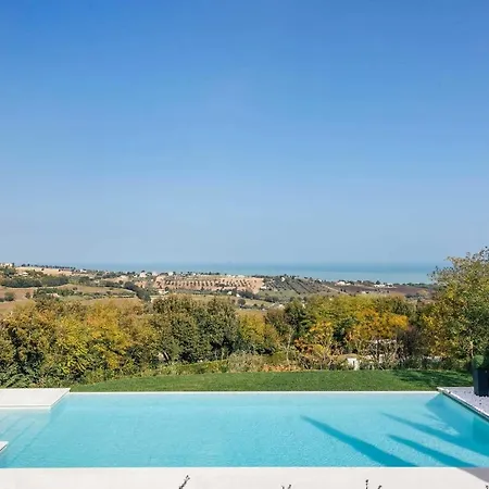 Villa Sleeps 12 Pool Air Con Wifi Civitanova Alta