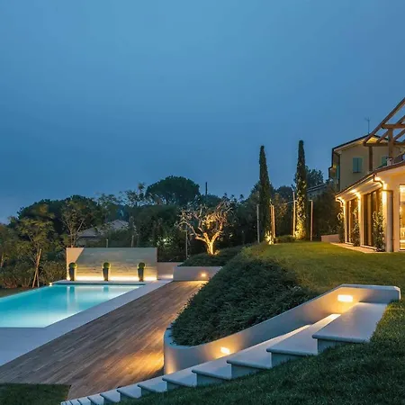 Villa Sleeps 12 Pool Air Con Wifi *